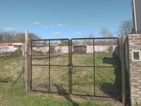 Lote con mejoras, sobre calle Riobamba N°1026