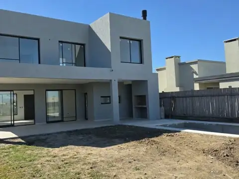 VENTA casa 4 ambientes - VILA MARINA II - con pileta
