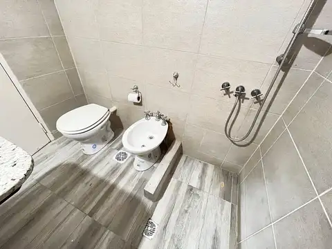 Casa 5 ambientes con 2 baños