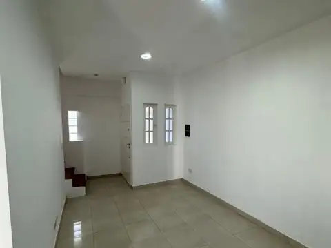 Departamento en Alquiler en Villa Luzuriaga, $ 800.000