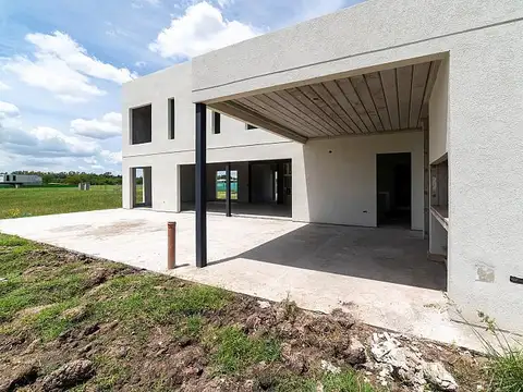 Casa 4 ambientes con 3 baños