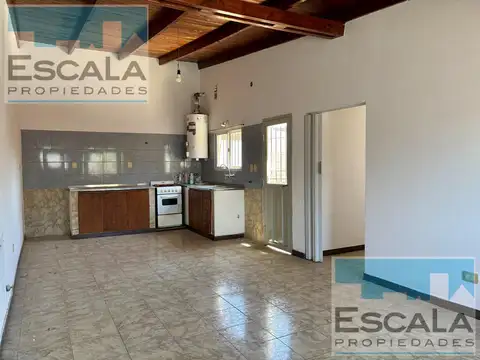 CASA EN ALQUILER PLANTA ALTA 2 DORM Y PATIO