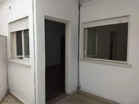 Se alquila PH tipo DEPTO 2AMB con PATIO en Villa Ballester
