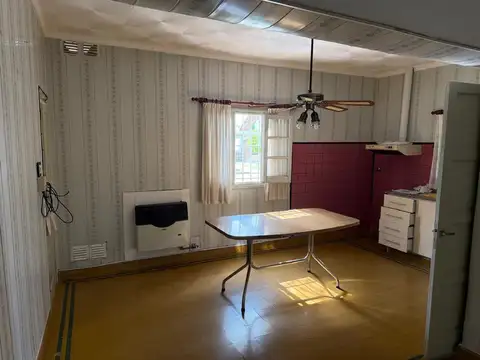 Casa 7 ambientes con 2 baños