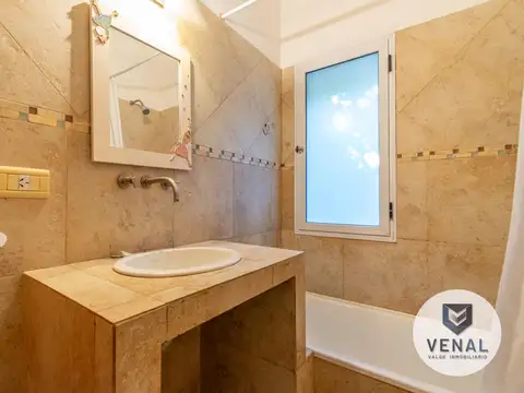 Casa en Venta con 4 cocheras