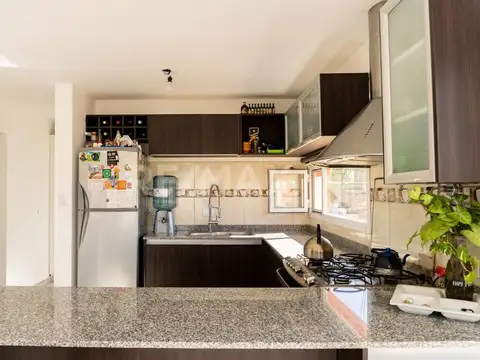 Casa 8 ambientes con 3 baños