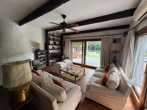 Casa 6 ambientes con 4 baños