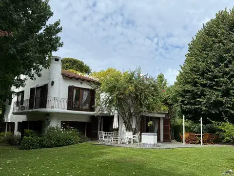 CASA EN VENTA CON EXCELENTE UBICACION EN TCC - Teresa Urdapilleta Propiedades