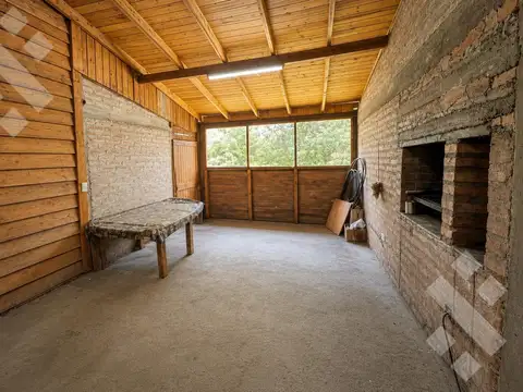 Casa 4 ambientes con 2 baños