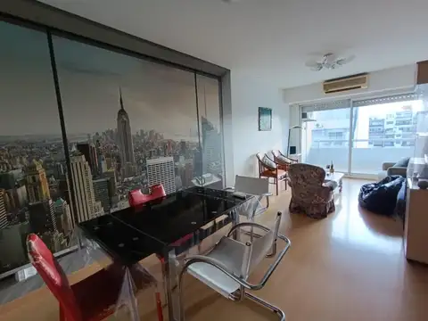 Hermoso semipiso al frente con Balcón en la calle Jufre