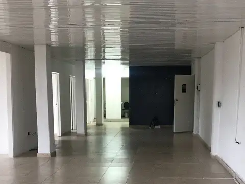 Oficina 5 ambientes con 3 baños