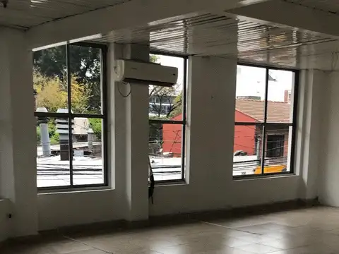 Oficina 5 ambientes con 3 baños