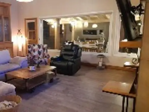 Casa 4 ambientes con 6 baños