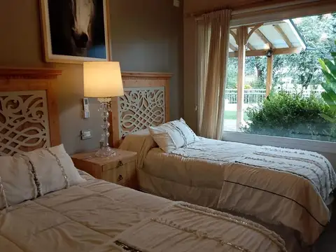 Casa en Alquiler con 4 cocheras