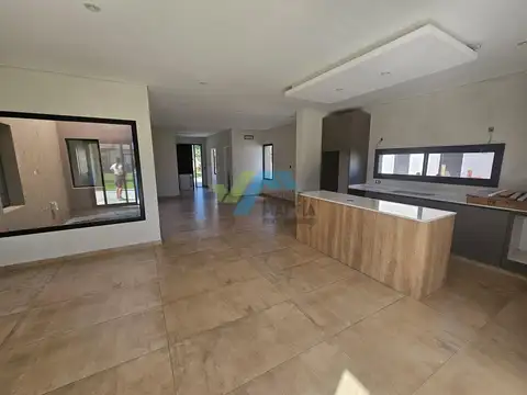 Casa en Alquiler en Santo Tomas, USD 1.400