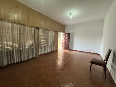 Casa en Venta en Isidro Casanova, USD 110.000