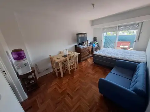 Semi piso 2 amb 47m2 impecable estado balcon a mts j b justo