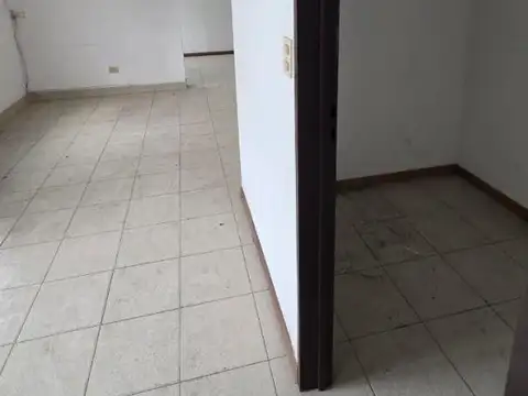 Oficina 4 ambientes con 1 baño