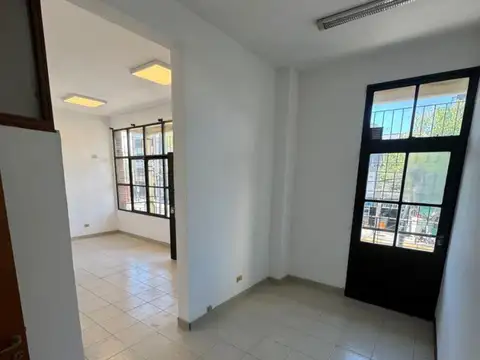 Oficina 4 ambientes con 1 baño