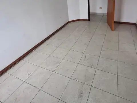 Oficina 4 ambientes con 1 baño