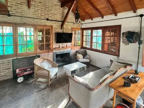 Casa en Venta con 2 cocheras