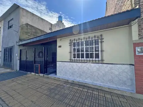 CASA EN LOTE PROPIO DE 4 AMBIENTES CON DEPENDENCIA