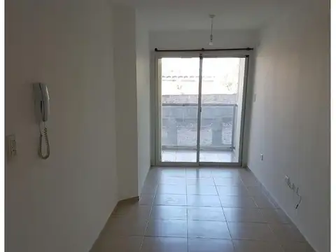 SE ALQUILA - MONOAMBIENTE - ZONA TRIBUNALES - CON BALCON - L