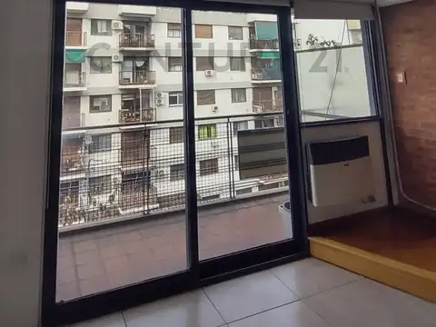 Venta Departamento 2 ambientes con balcón en duplex en Caballito