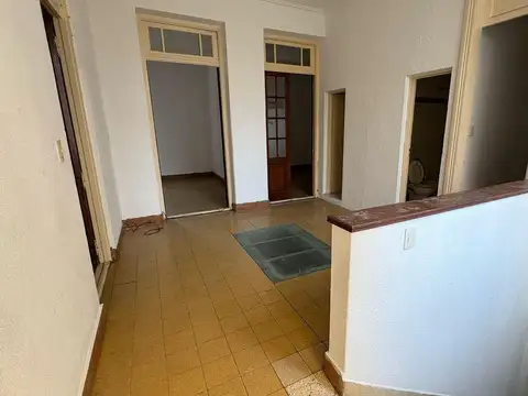 Departamento 8 ambientes con 2 baños