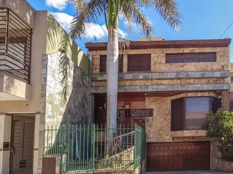 Casa 7 ambientes con 3 baños
