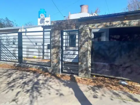 SE VENDE CASA DE 4 DORMITORIOS EN RAFAELA, BARRIO MORA