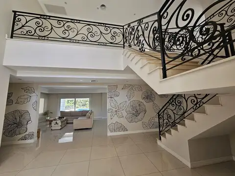 Casa 6 ambientes con 5 baños