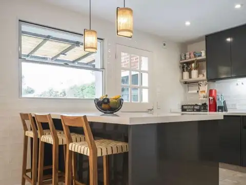 Casa 4 ambientes con 2 baños