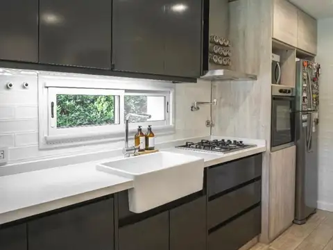Casa en Alquiler con 2 cocheras