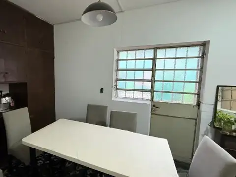 VENTA CASA 2 DORMITORIOS CON PATIO Bº FISHERTON