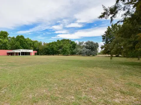 CASA QUINTA Y SALÓN DE EVENTO EN VENTA, EST. CHICA