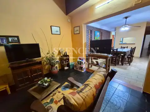 Casa 5 ambientes con 3 baños