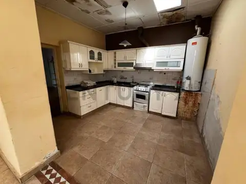 Casa en Venta, en la Sexta Seccion, ciudad de Mendoza.