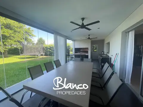 Casa 6 ambientes con 4 baños