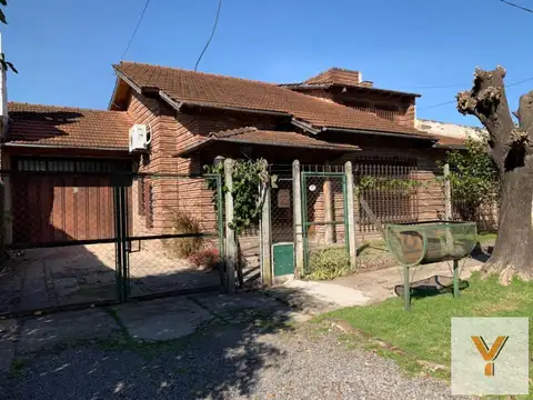 Casa en venta - 4 Dormitorios 4 Baños - Cochera - 830Mts2 - Bella Vista, San Miguel
