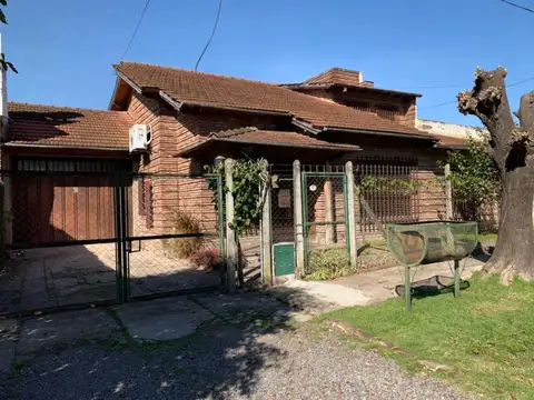 Casa en venta - 4 Dormitorios 4 Baños - Cochera - 830Mts2 - Bella Vista, San Miguel