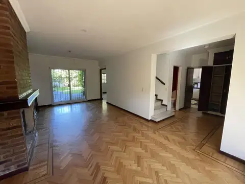 Casa 5 ambientes con 2 baños