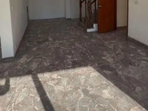 Oficina 5 ambientes con 2 baños