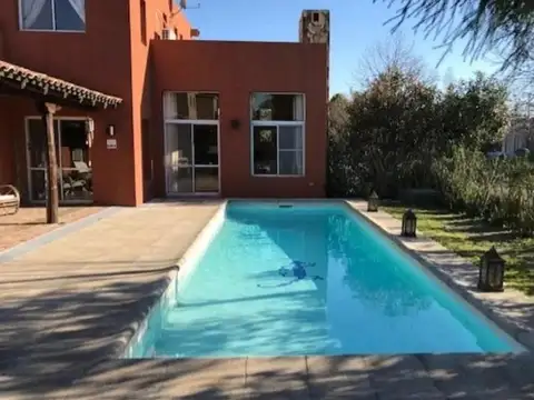 Villa Olivos 100