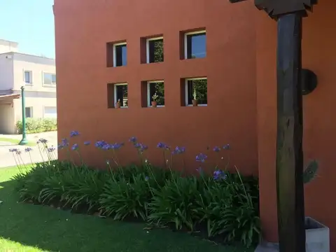 Casa 6 ambientes con 5 baños