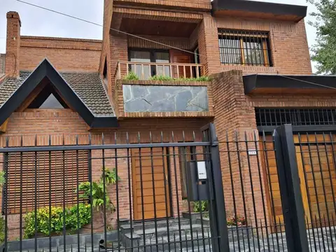VENTA CASA 5 AMB c/PILETA y QUINCHO -  MUÑIZ  S. M