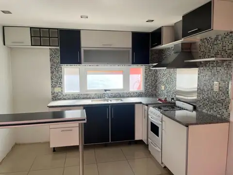 Jose Marmol alquiler duplex c/cochera y jardin 3 ambientes