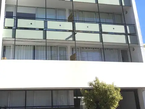 LA PLATA - Calle 65 entre 6 y 7 1600