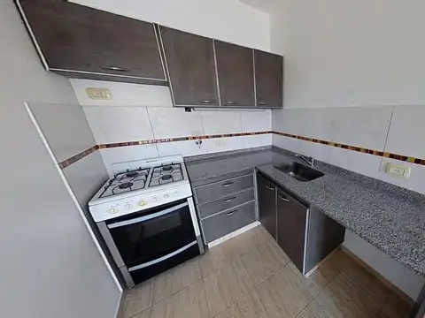 Avenida Escalada 1000, Piso 5°
