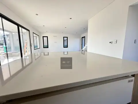 Casa 4 ambientes con 3 baños